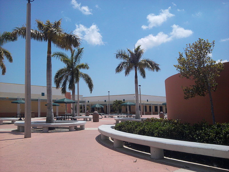 File:Jupiter High School Courtyard, 2012.jpg
