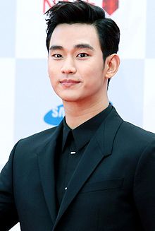Kim Soo-hyun at the Seoul Drama Awards, 4 September 2014 01.JPG