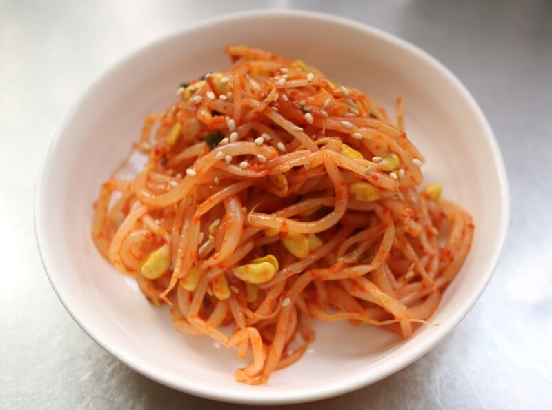 Файл:Kongnamul muchim (soybean sprouts).jpg