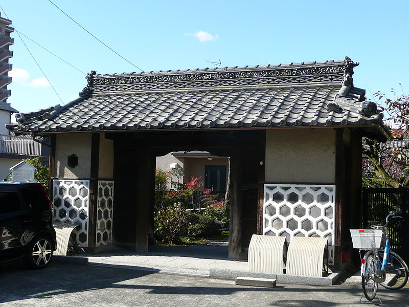 File:Koori castle nakamon.JPG