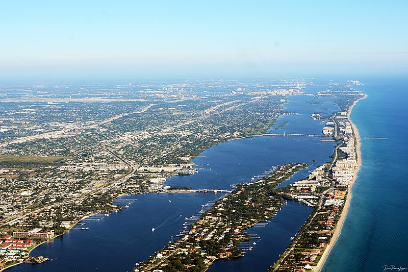 File:Lantana and South Palm Beach photo D Ramey Logan.jpg