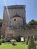 Le donjon vu de la cour.