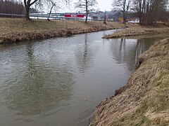 Die Lein (im Bild von rechts) mündet in den Kocher (von hinten nach vorne links)