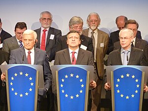 Jerzy Buzek: Ausbildung und akademische Laufbahn, Politische Laufbahn, Familie und Privates