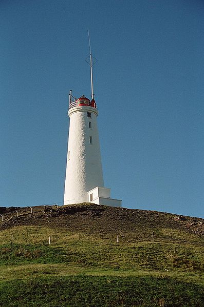 File:Leuchtturm Island1.jpg