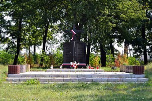 Pomnik upamiętniający Polaków pomordowanych przez UPA w 1943 na cmentarzu polskim