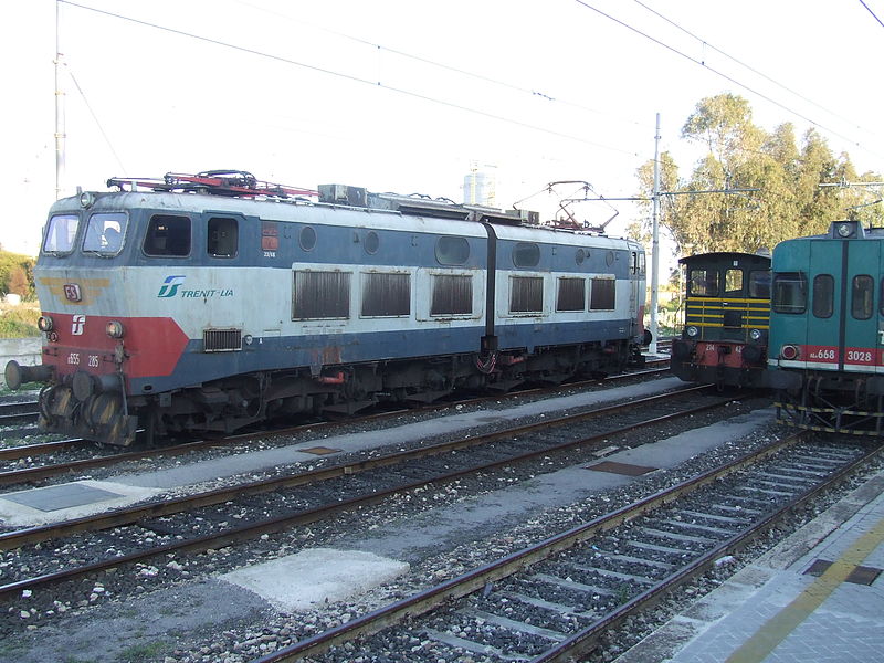 File:Lokomotiven Trenitalia.JPG