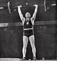 Louis Hostin, champion olympique d'haltérophilie en 1936 (117 kg à l'arraché).jpg