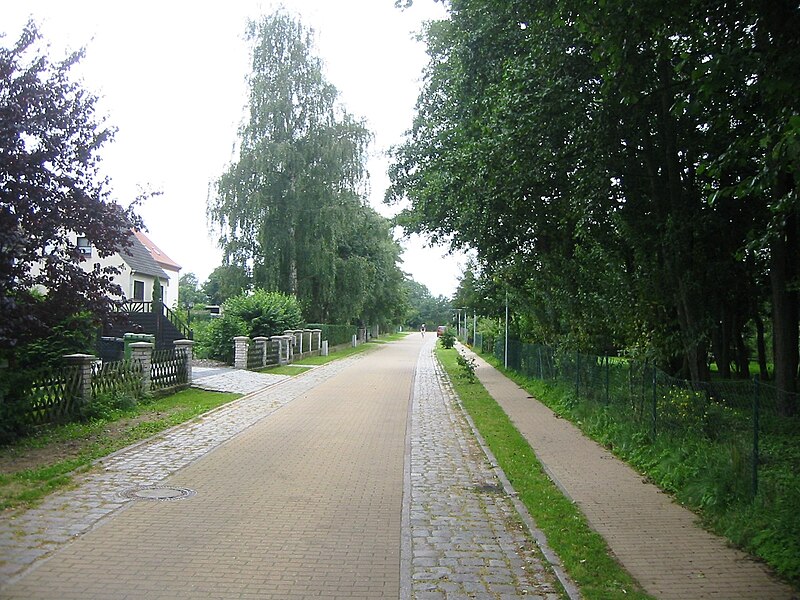 File:Lubmin Schulstraße.jpg