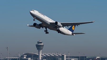 English: Lufthansa Airbus A330-343 (reg. D-AIKP, msn 1292) at Munich Airport (IATA: MUC; ICAO: EDDM). Deutsch: Lufthansa Airbus A330-343 (Reg. D-AIKP, msn 1292) auf dem Flughafen München (IATA: MUC; ICAO: EDDM).