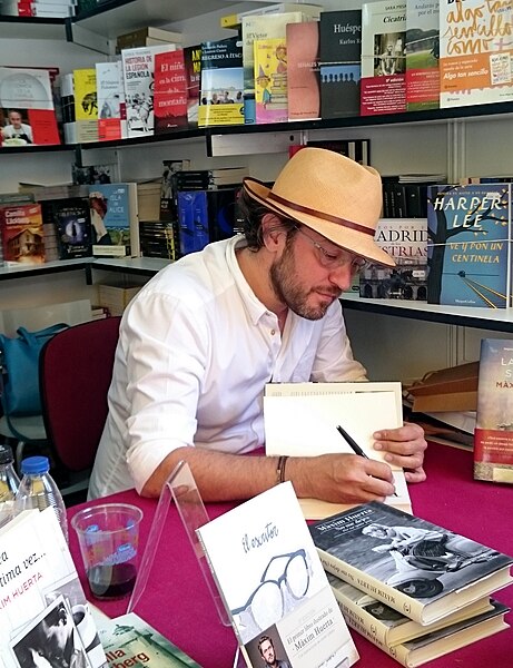 File:Màxim Huerta en la Feria del Libro (5 de junio de 2016, Madrid) 02.jpg