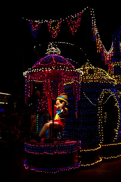 File:Main Street Electrical Parade (14076766238).jpg