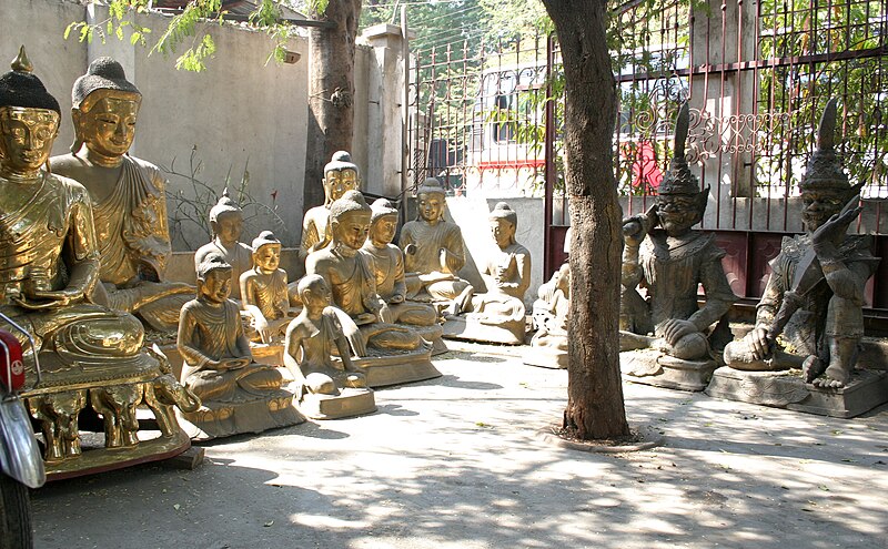 File:Mandalay-Bronzegiesserei-18-gje.jpg