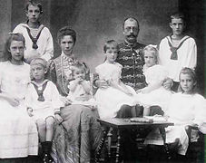 Marie Valerie med sin familie (ca. 1905).