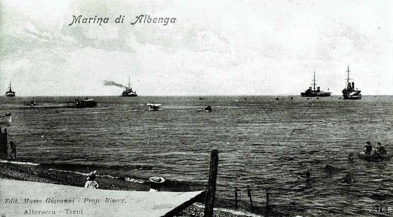 File:Marina di Albenga Navi Ferruccio - Varese - Garibaldi - Coatit - Ricordo della venuta della 2 divisione della squara del mediterraneo Comandante Andrea Moreno - 3-4 Agosto 1906 edit Musso Giovanni.jpg