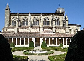 Le cloître au sud de l'église