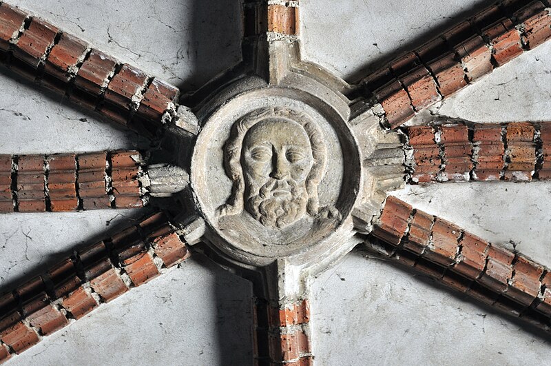 File:Middle keystone in the Chapel of St. Anne in Malbork showing Jesus Christ.jpg