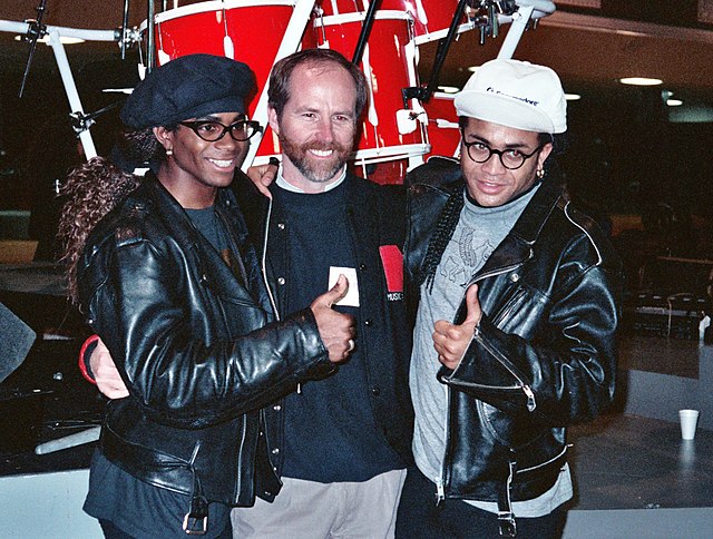Фаб Морван (лево) и Роб Пилатус (десно), са Мајкл Грином (у средини), Фебруар 1990.