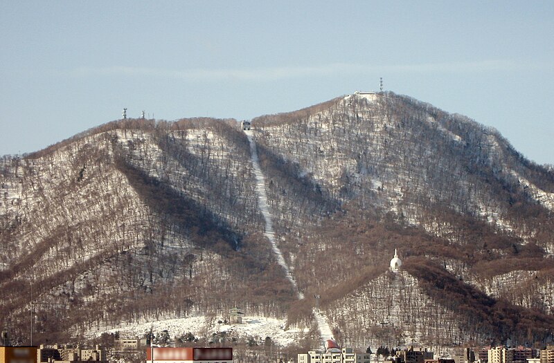 File:Moiwa Mountain in Sapporo in 2009.jpg