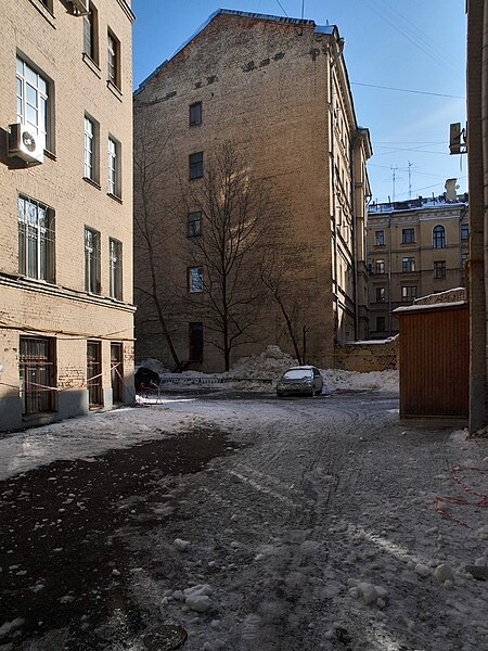 File:Moscow, Mashkova 14 podvorotni (Pokrovka 45C5,45C6-7) Feb 2009 02.JPG
