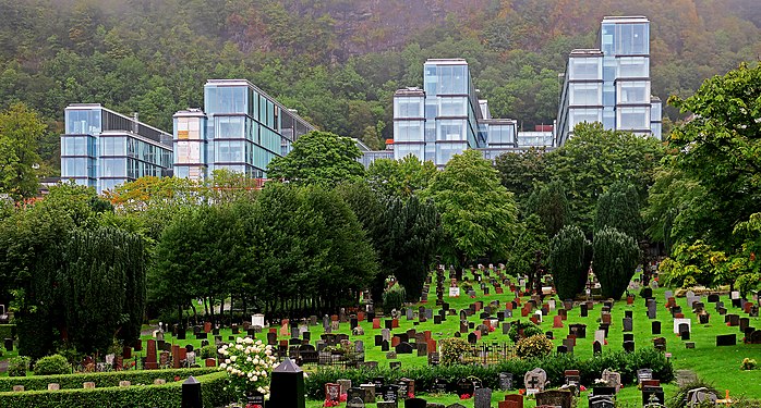 Ny del av Haukeland Universitetssykehus fra Møllendal gravplass i Bergen