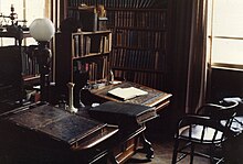 John Henry Newman's writing desk at the Birmingham Oratory Newman desk.JPG