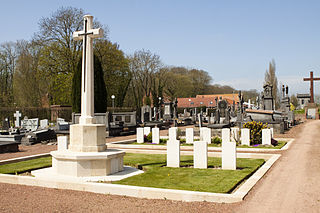 Fortune Salaire Mensuel de Nieppe Communal Cemetery Combien gagne t il d argent ? 2 216,00 euros mensuels