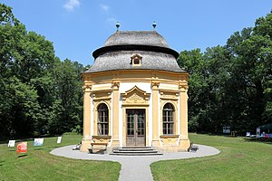 Pavillon: Freistehendes Gebäude, Pavillon als Teil eines größeren Gebäudes, Gartenpavillon