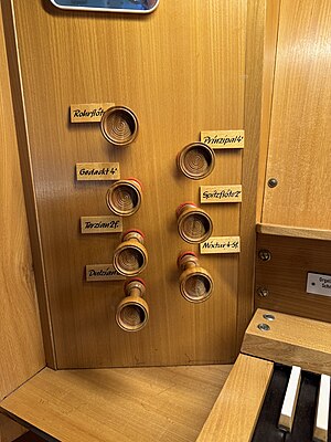 Orgel Heemsen Registerzüge links.jpg