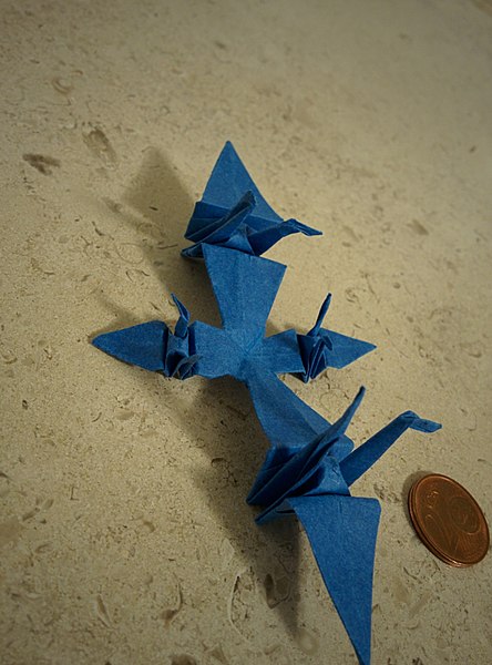 File:Origami-cranes-tobefree-20151223-222229.jpg