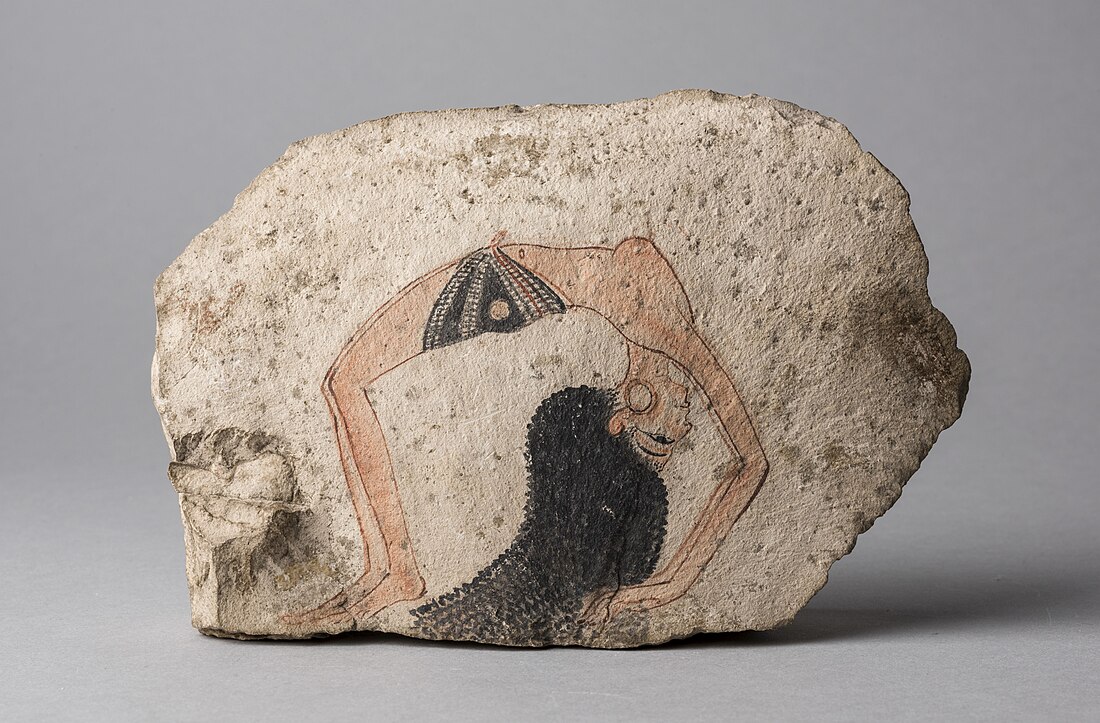 File:Ostrakon figurato con rappresentazione di una ballerina in posizione acrobatica - Museo Egizio Cat 7052 f01.jpg