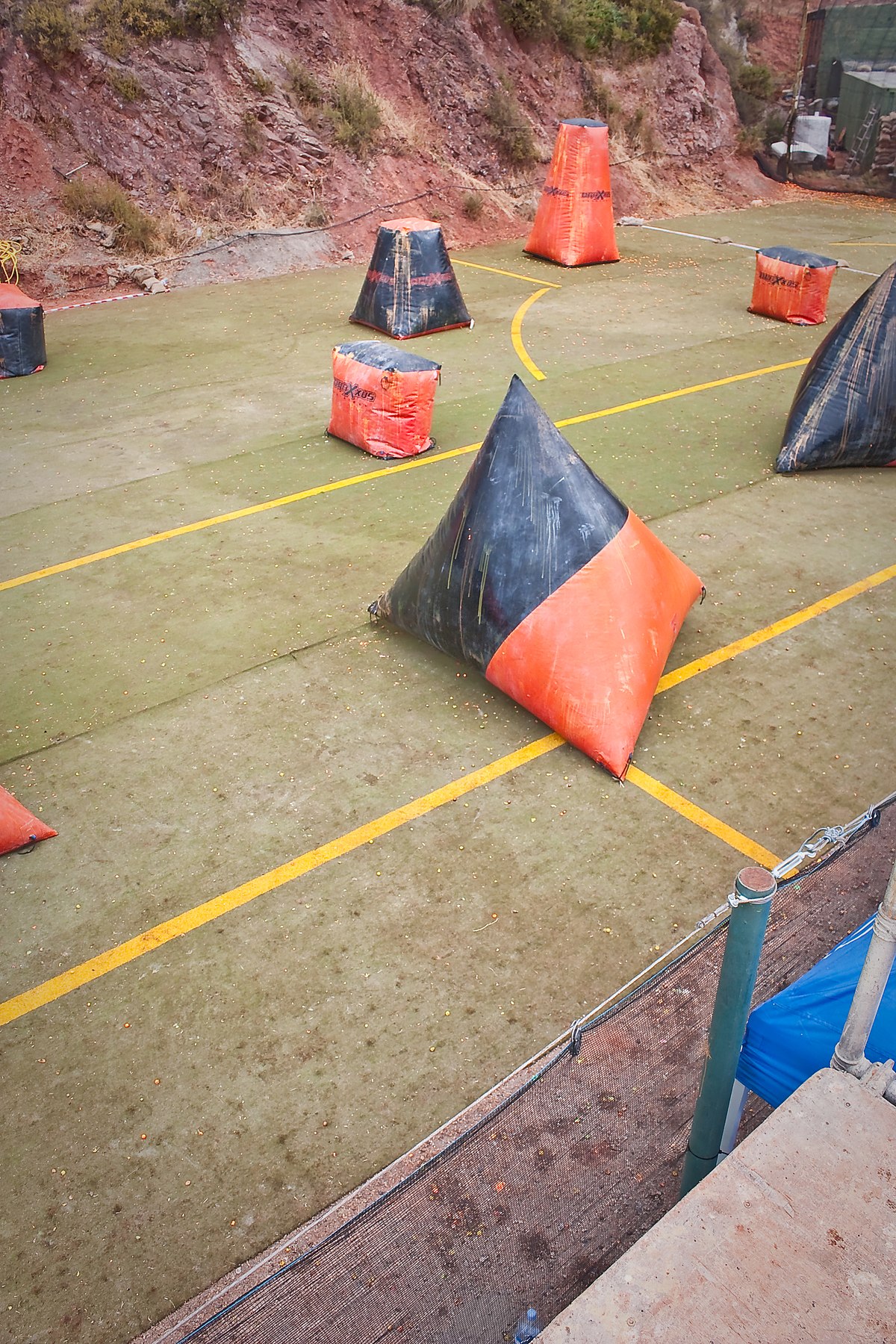 File:PISTA DE SPEED BALL PAINTBALL MOUNTAIN - panoramio