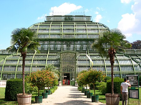 Fail:Palmenhaus.Schönbrunn_August_2006.jpg