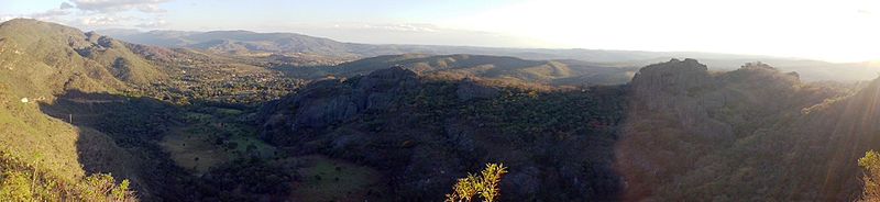 File:Panorâmica da Serra do Cipó em Cardeal Mota, Santana do Riacho MG.jpg