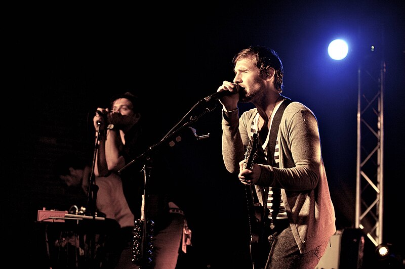 File:Paper Route live.jpg