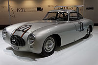 1952年の耐久レースで活躍したメルセデス・ベンツ・300SL（W194）。