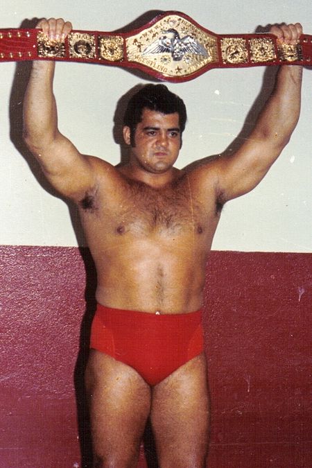 ไฟล์:Pedro Morales as the WWWF (WWE) Champion.jpg
