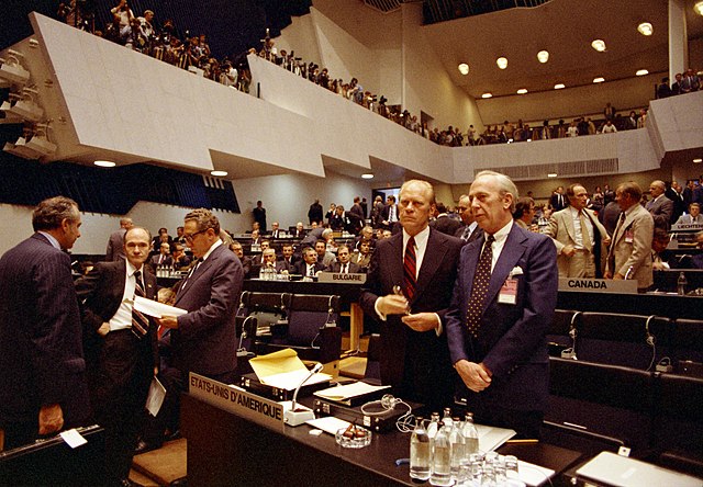 Gerald Ford and the American delegation at the CSCE (1975)