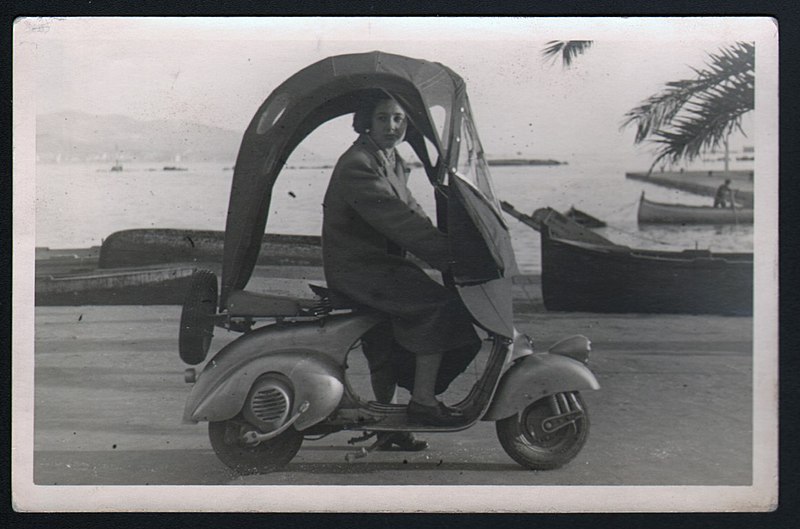 File:Piaggio, Vespa con accessori, 1948 - san dl SAN IMG-00003403.jpg