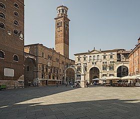 Piazza dei Signori (Verona).jpg