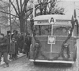 První varšavský trolejbus na lince A, dar Moskvy pro Varšavu (1946)