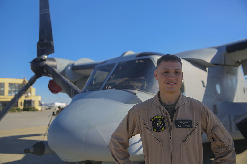 File:Pilot flies Osprey home on return to the Bay, showcases military aircraft for Fleet Week 120101-M-GO800-068.jpg