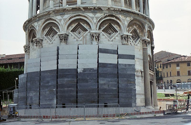 File:Pisa schiefer turm gewichte 1998 01.jpg