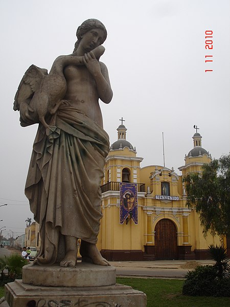 File:Plaza del Cercado.JPG