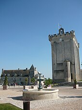 Le cœur historique de Pons (ici, l'esplanade du Château) est devenu le centre touristique de la ville.