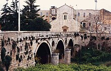 La chiesa di Santa Teresa col ponte omonimo