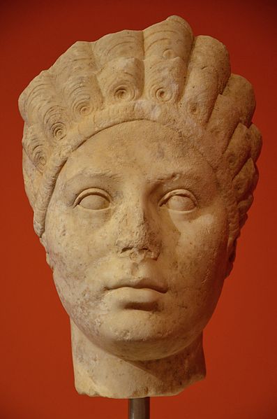 File:Portrait of a woman wearing the hairstyle of the emperor Trajan's sister, 100-120 AD, Liebieghaus, Frankfurt am Main (14119422248).jpg