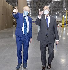 Anthony Pratt and Pennsylvania's Governor Tom Wolf tour Pratt's new $150m state-of-the-art box factory in Carlisle. Pra-ap-pagov-1121.jpg