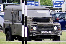 Land Rover Defender - Wikipedia