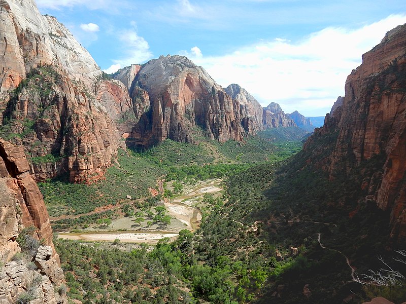 File:Red Arch Mountain, Zion.jpg